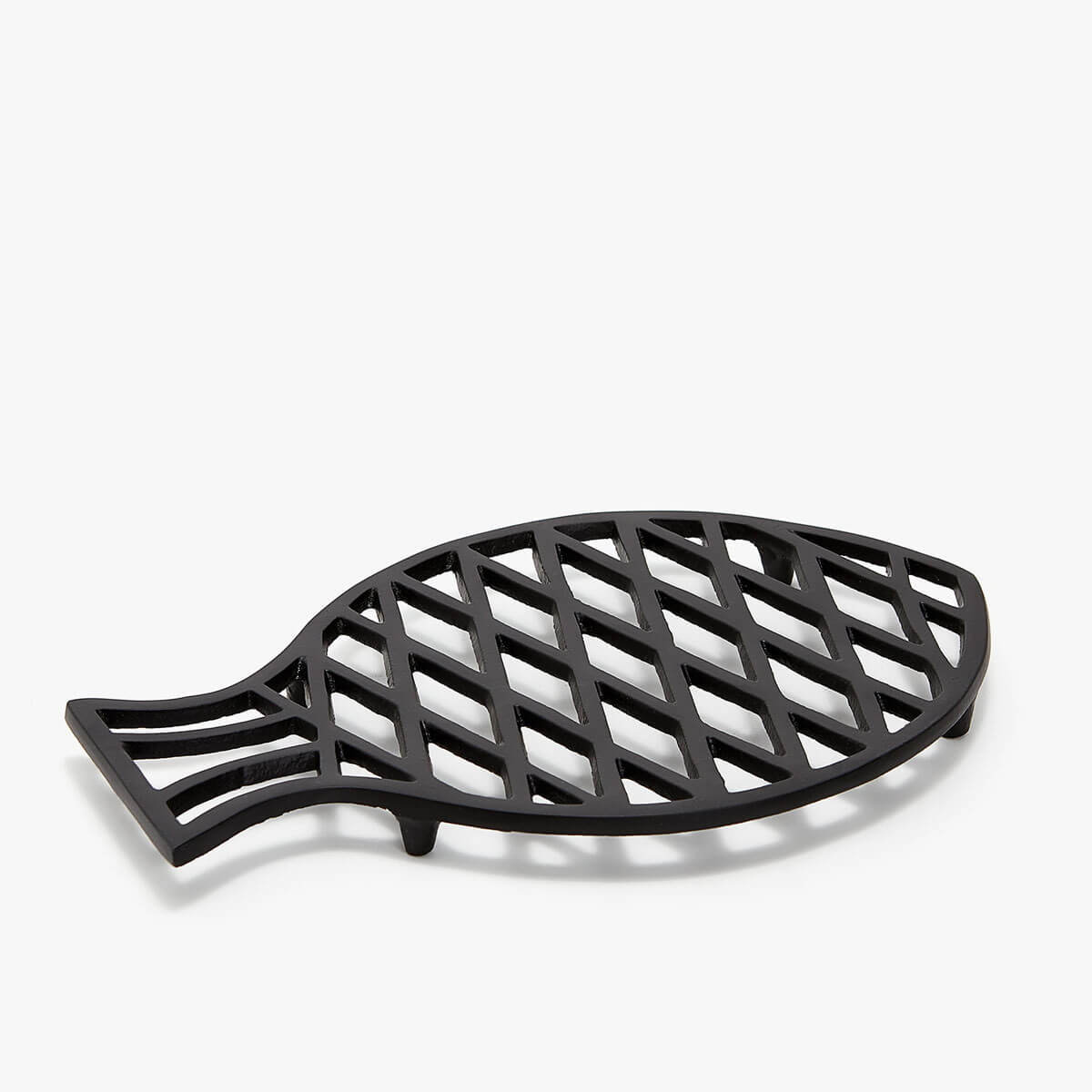 עזריאלי עיצוב שולחן קלאסי Zara Home מעמד לסירים חמים בצורת דג מחיר 99.90 שח צילום יחצ חול